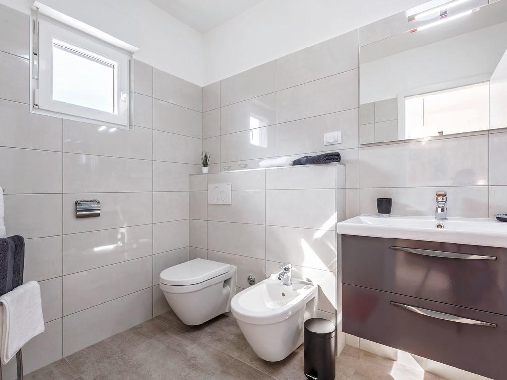 Villa Elegant With Swimming Pool In Near Sea Pula