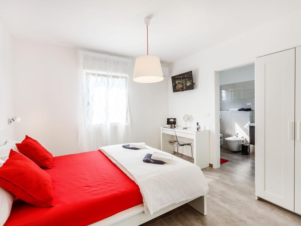 Villa Elegant With Swimming Pool In Near Sea