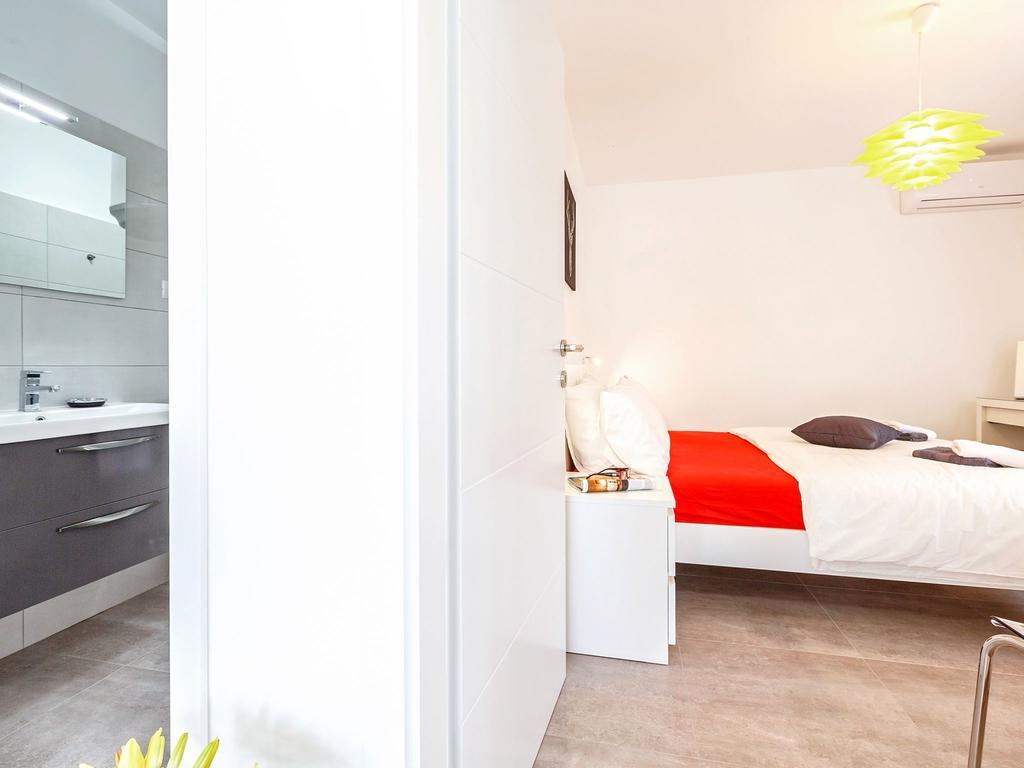 Vila Elegant With Swimming Pool In Near Sea