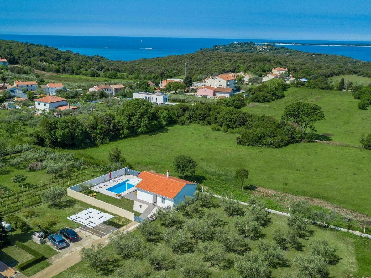 Elegant With Swimming Pool In Near Sea