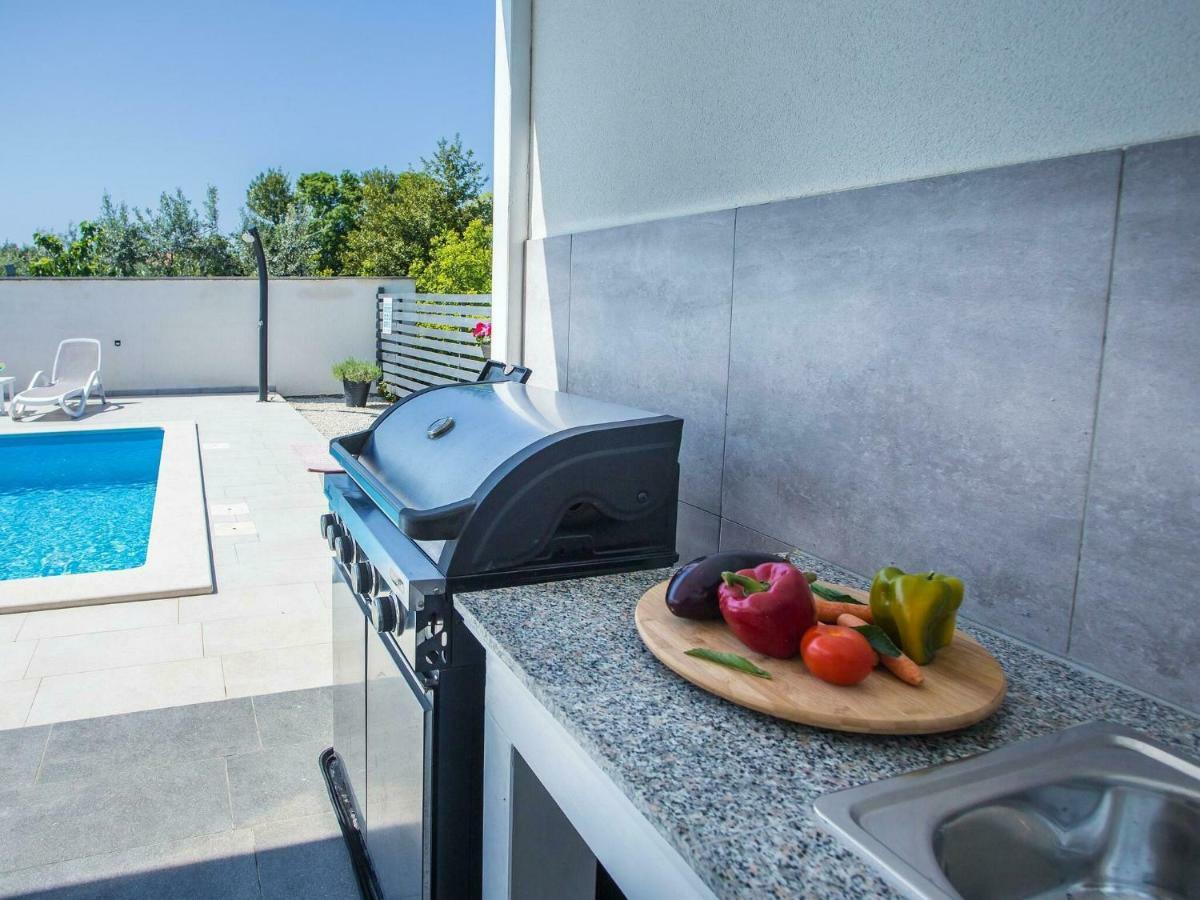 Elegant With Swimming Pool In Near Sea
